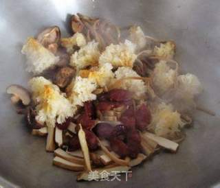 家常小炒 --- 群菌乱舞的做法步骤:6
