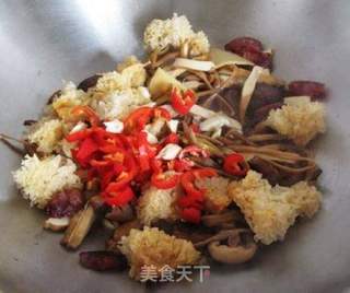 家常小炒 --- 群菌乱舞的做法步骤:7