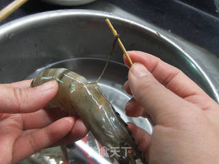薯泥芝士焗对虾的做法步骤:2