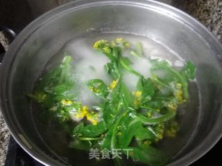 油菜花虾仁汤面的做法步骤：4