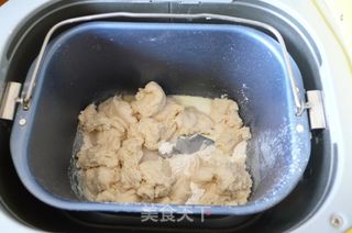 香甜、绵软、洁白的手撕面包——港式牛奶排包的做法步骤:4