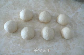 香甜、绵软、洁白的手撕面包——港式牛奶排包的做法步骤:6