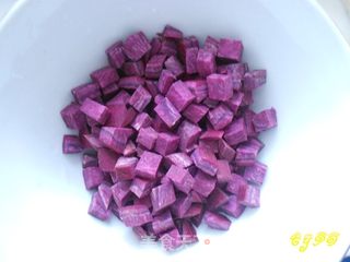 紫薯银耳糖水的做法步骤:2