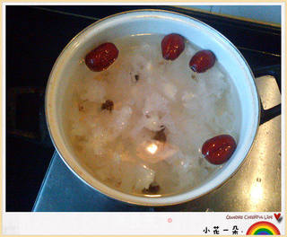 银耳红枣桂圆羹的做法步骤:3