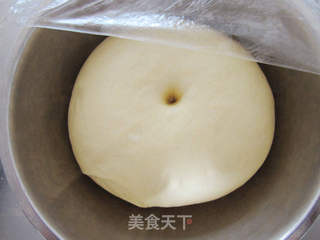 青椒培根比萨的做法步骤:2