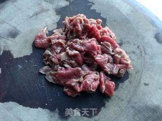 西兰花炒牛肉的做法步骤：1