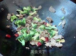 西兰花炒牛肉的做法步骤：6