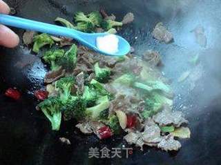 西兰花炒牛肉的做法步骤：7