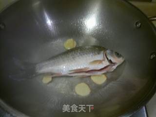 鲫鱼豆腐汤的做法步骤:4