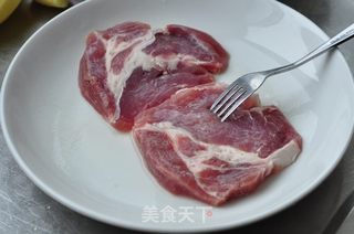 风味铁板煎梅花肉的做法步骤：2