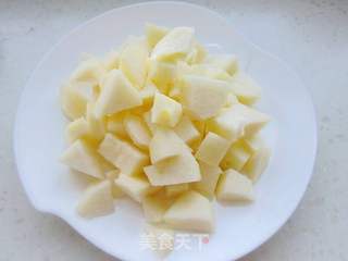 双椒苹果炒鸡丁的做法步骤:3