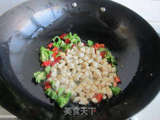 双椒苹果炒鸡丁的做法步骤:9