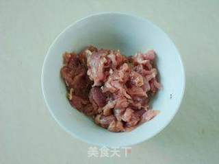 家常小菜——丝瓜炒肉片的做法步骤:2