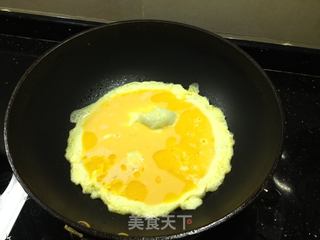 笨鸡蛋炒毛葱的做法步骤:2