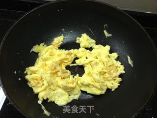 笨鸡蛋炒毛葱的做法步骤:3