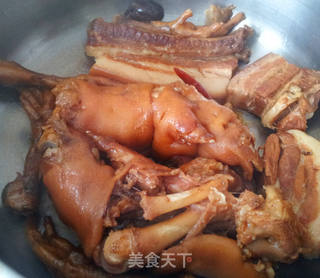 用电饭煲卤猪蹄 卤鸡蛋 卤鸡爪 卤排骨 把子肉 都是一样的做法哦~的做法步骤:5