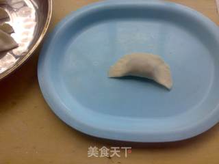 虫草云耳香菜饺的做法步骤:9