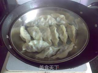虫草云耳香菜饺的做法步骤:12