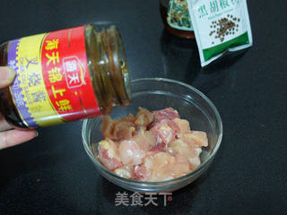 香辣叉烧鸡丁的做法步骤:2