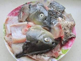 蘑菇炖鲤鱼的做法步骤:2