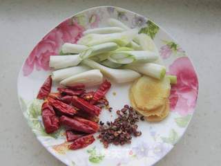 蘑菇炖鲤鱼的做法步骤:5
