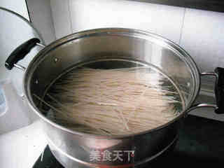 大骨肉米粉的做法步骤:5