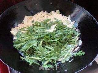 茼蒿腐皮肉片汤的做法步骤:7