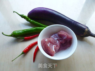 香辣肉沫茄子的做法步骤：1