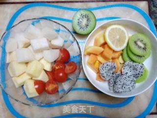 水果大骨鱼丸锅—熬出幼白大骨汤的做法步骤:3