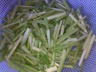 芹菜肉丝香干——家常菜的做法步骤:2