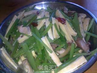 芹菜肉丝香干——家常菜的做法步骤：7