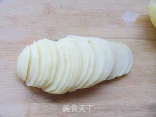 轻松制作超有味的小零食——麻辣薯片的做法步骤:2