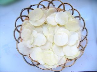 轻松制作超有味的小零食——麻辣薯片的做法步骤:4