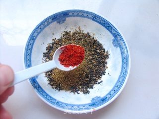 轻松制作超有味的小零食——麻辣薯片的做法步骤：7