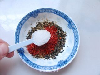 轻松制作超有味的小零食——麻辣薯片的做法步骤:8