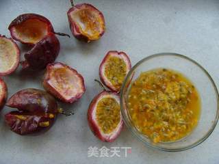 [食尚擂台烘焙赛区】:酸爽诱人---百香果慕斯蛋糕(附意式蛋白霜制作)的做法步骤:12