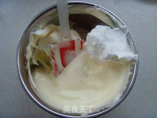 [食尚擂台烘焙赛区】:酸爽诱人---百香果慕斯蛋糕(附意式蛋白霜制作)的做法步骤:4
