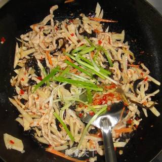 鱼香肉丝的做法步骤:11