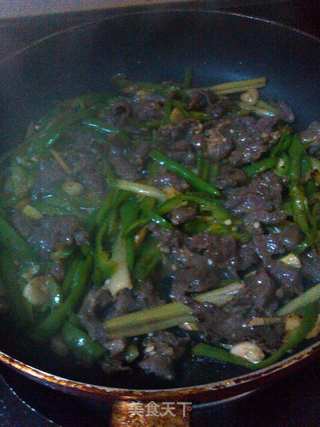 米饭杀手之青椒炒牛肉的做法步骤:7