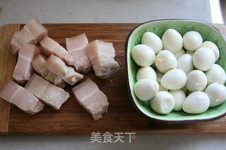 鹌鹑蛋烧肉的做法步骤:2