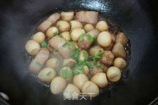 鹌鹑蛋烧肉的做法步骤:7