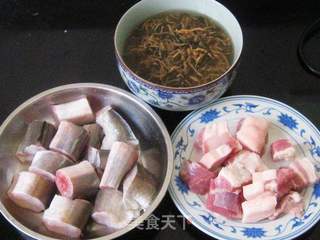 霉干菜五花肉炖海鳗的做法步骤:2
