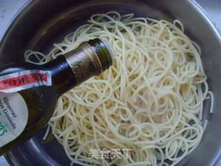 【食尚擂台西餐赛区】:脆皮三文鱼配青酱意面的做法步骤:5
