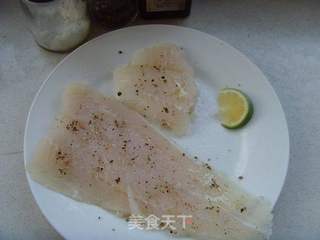 【食尚擂台西餐赛区】:细嫩鲜美---香煎龙利鱼的做法步骤:2