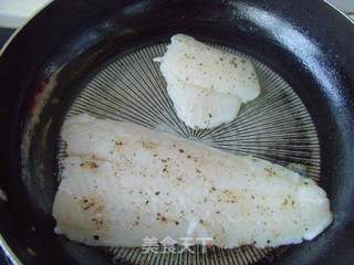 【食尚擂台西餐赛区】:细嫩鲜美---香煎龙利鱼的做法步骤:6