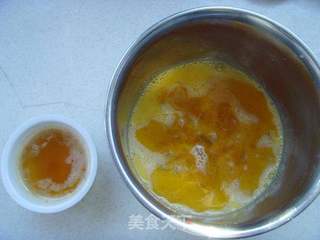【食尚擂台烘焙赛区】:一口一个不停嘴---迷你玛德琳的做法步骤:4