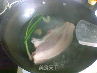 花菇金针红烧肉的做法步骤:3
