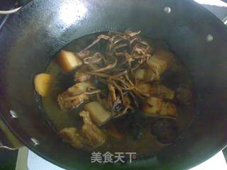 花菇金针红烧肉的做法步骤:8