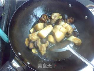 花菇金针红烧肉的做法步骤:7