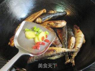 洋葱秋刀鱼的做法步骤:5